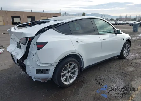 2023 Tesla Model Y Awd/Long Range Dual Motor All-Wheel Drive z USA, uszkodzony, nr VIN 7SAYGDEE5PF633005